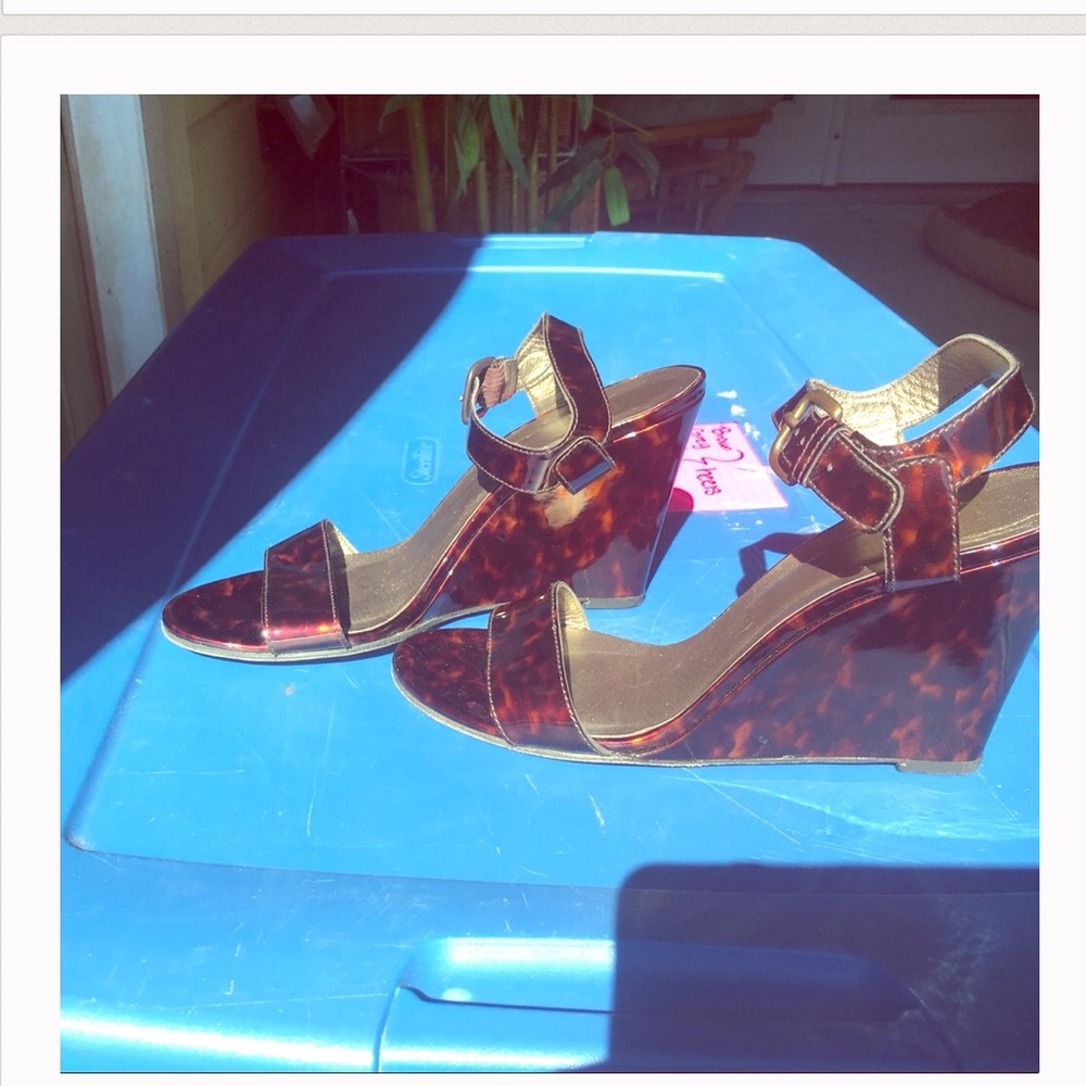 Glossy cheetah print wedges